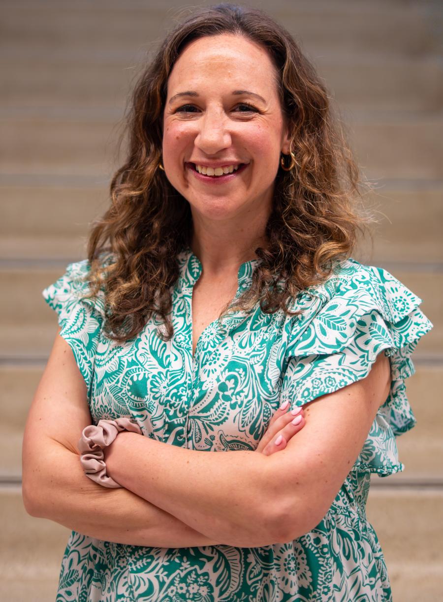 Photo of Holly Knott.